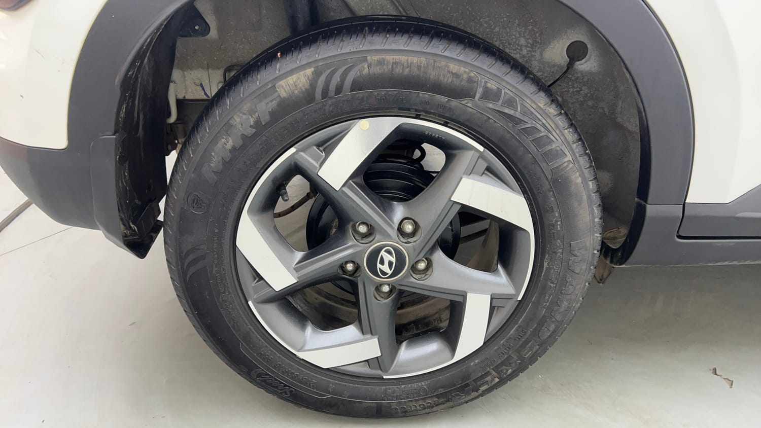 Used 2020 Hyundai Venue SX Plus 1.0 Turbo DCT Petrol Automatic tyres RIGHT REAR TYRE RIM VIEW