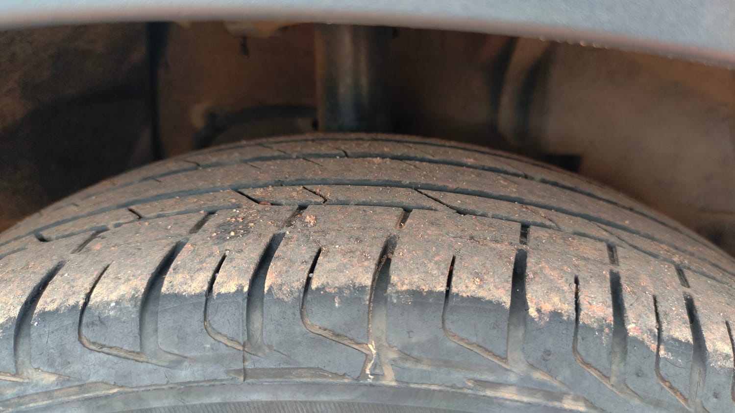 Used 2023 Tata Nexon Creative Plus S 1.2 Revotron Petrol 7DCA Petrol Automatic tyres RIGHT FRONT TYRE TREAD VIEW