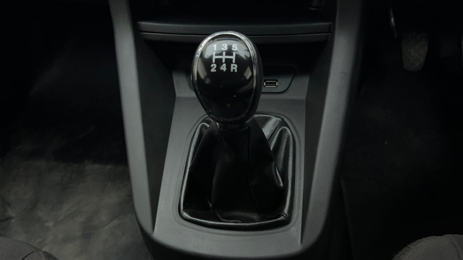 Used 2021 Ford Freestyle Titanium Plus 1.2 Ti-VCT Petrol Manual interior GEAR  KNOB VIEW