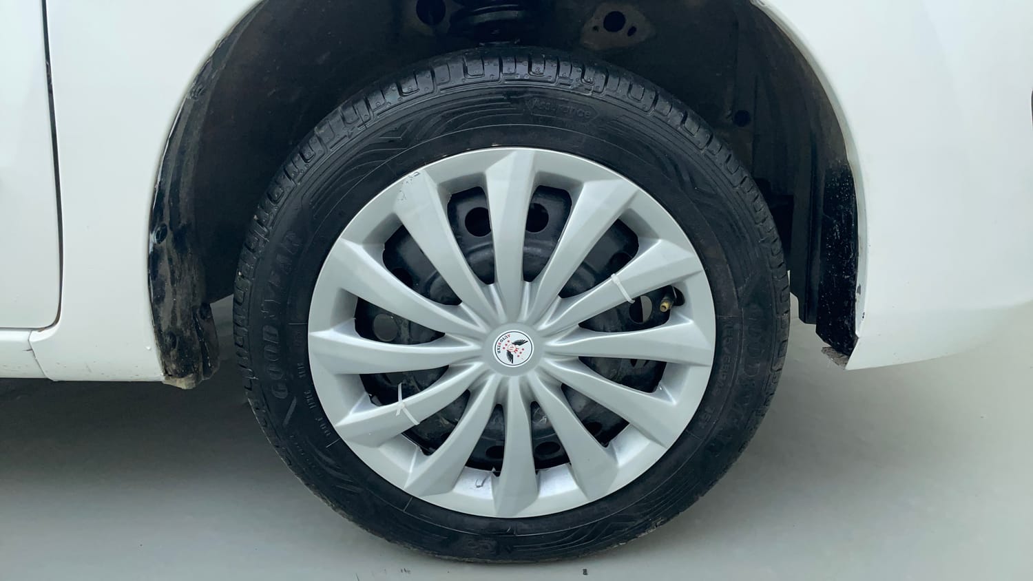 Used 2016 Maruti Suzuki Wagon R VXI Petrol Manual tyres RIGHT FRONT TYRE RIM VIEW