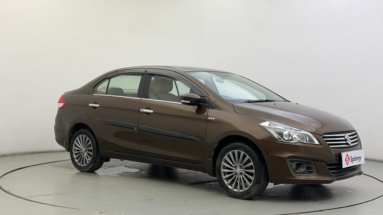 Used 2015 Maruti Suzuki Ciaz ZXI+ Petrol Manual exterior RIGHT FRONT CORNER VIEW