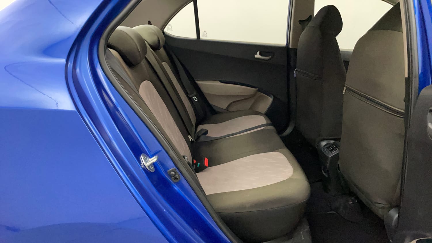 Used 2015 Hyundai Xcent SX 1.2 (O) Petrol Manual interior RIGHT SIDE REAR DOOR CABIN VIEW