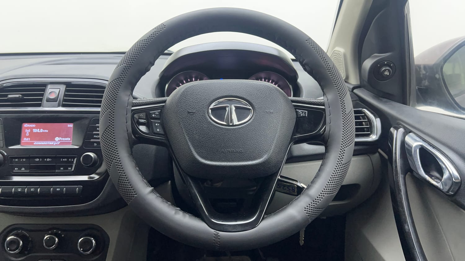 Used 2018 Tata Tiago XZ W/O Alloy Petrol + CNG(Outside Fitted) Cng Manual interior STEERING VIEW