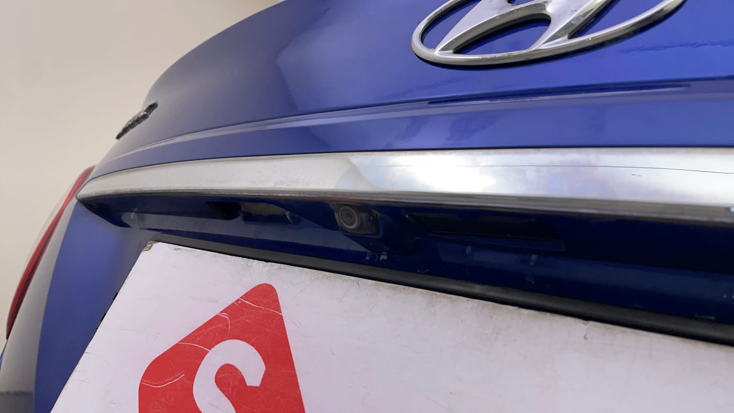 Used 2015 Hyundai Xcent SX 1.2 (O) Petrol Manual top_features Rear camera