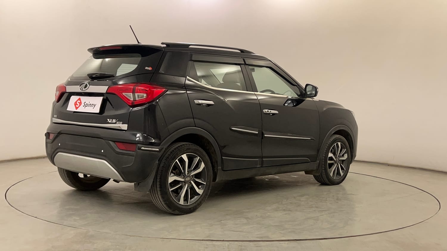 Used 2022 Mahindra XUV 300 W8 (O) 1.2 Petrol Petrol Manual exterior RIGHT REAR CORNER VIEW