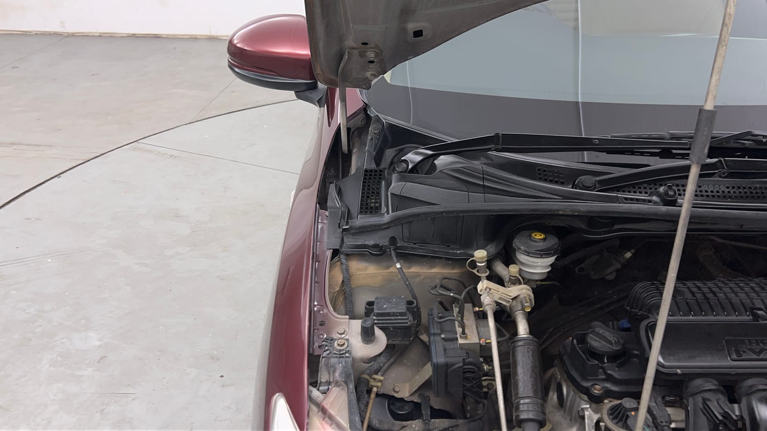 Used 2015 Honda City SV Petrol Manual engine ENGINE RIGHT SIDE HINGE & APRON VIEW