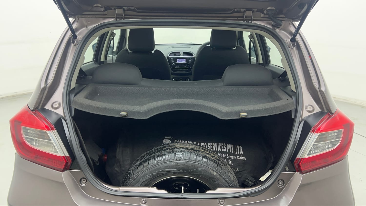 Used 2018 Tata Tiago XZ W/O Alloy Petrol + CNG(Outside Fitted) Cng Manual interior DICKY INSIDE VIEW