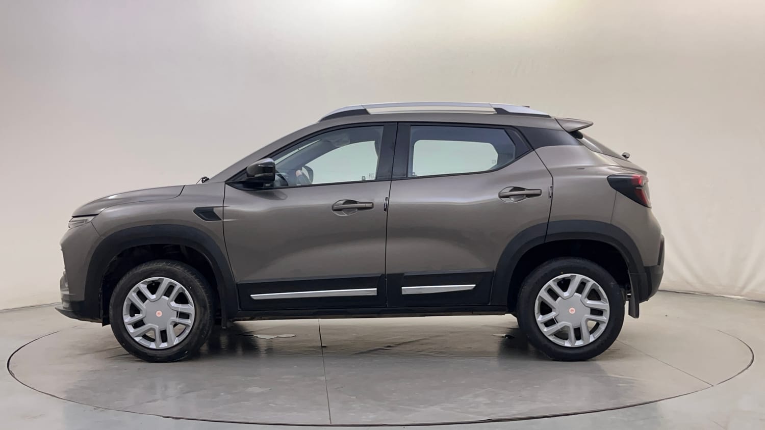 Used 2021 Renault Kiger RXT MT Petrol Manual exterior LEFT SIDE VIEW