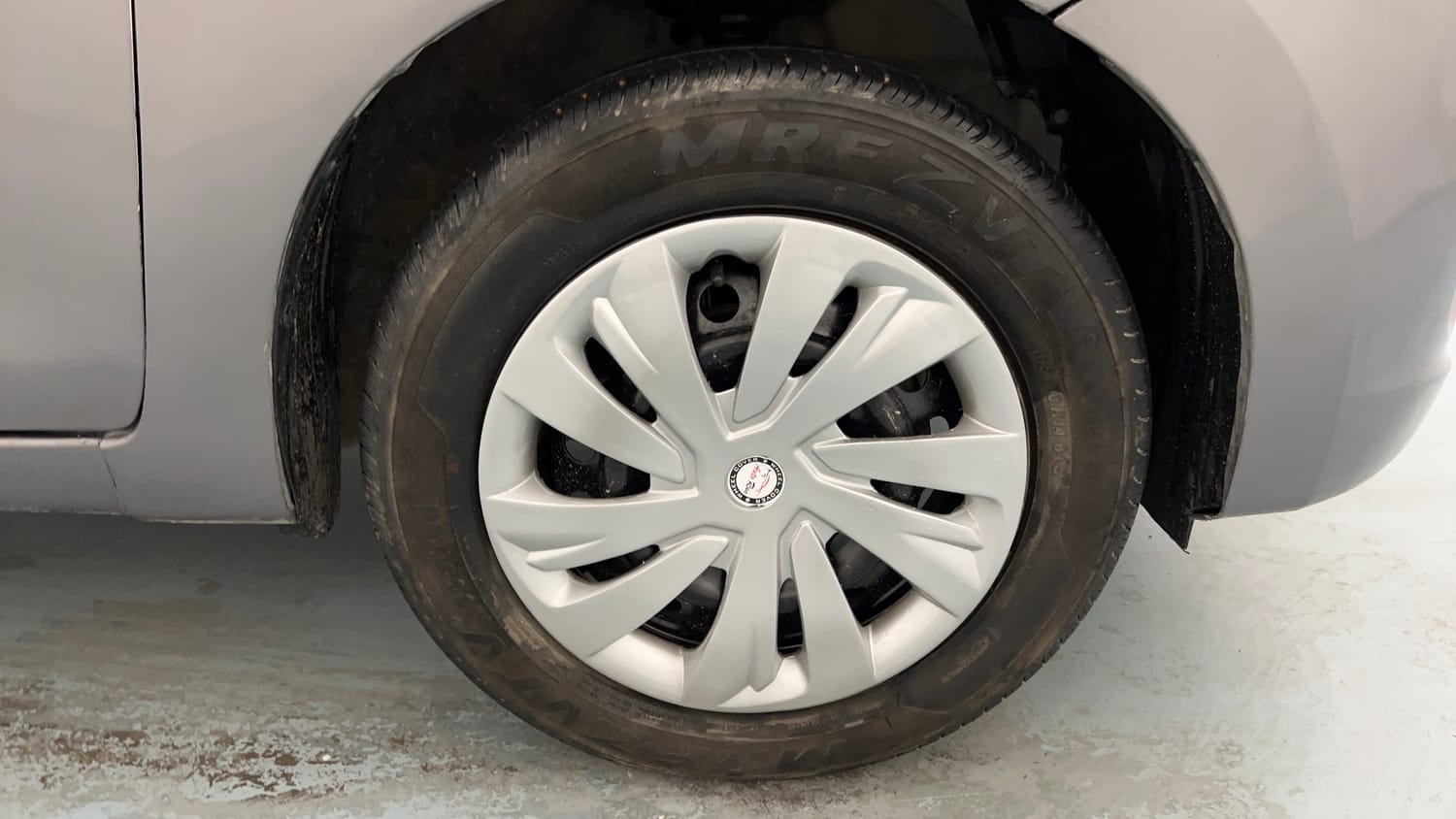 Used 2014 Maruti Suzuki Celerio VXi AMT Petrol Automatic tyres RIGHT FRONT TYRE RIM VIEW