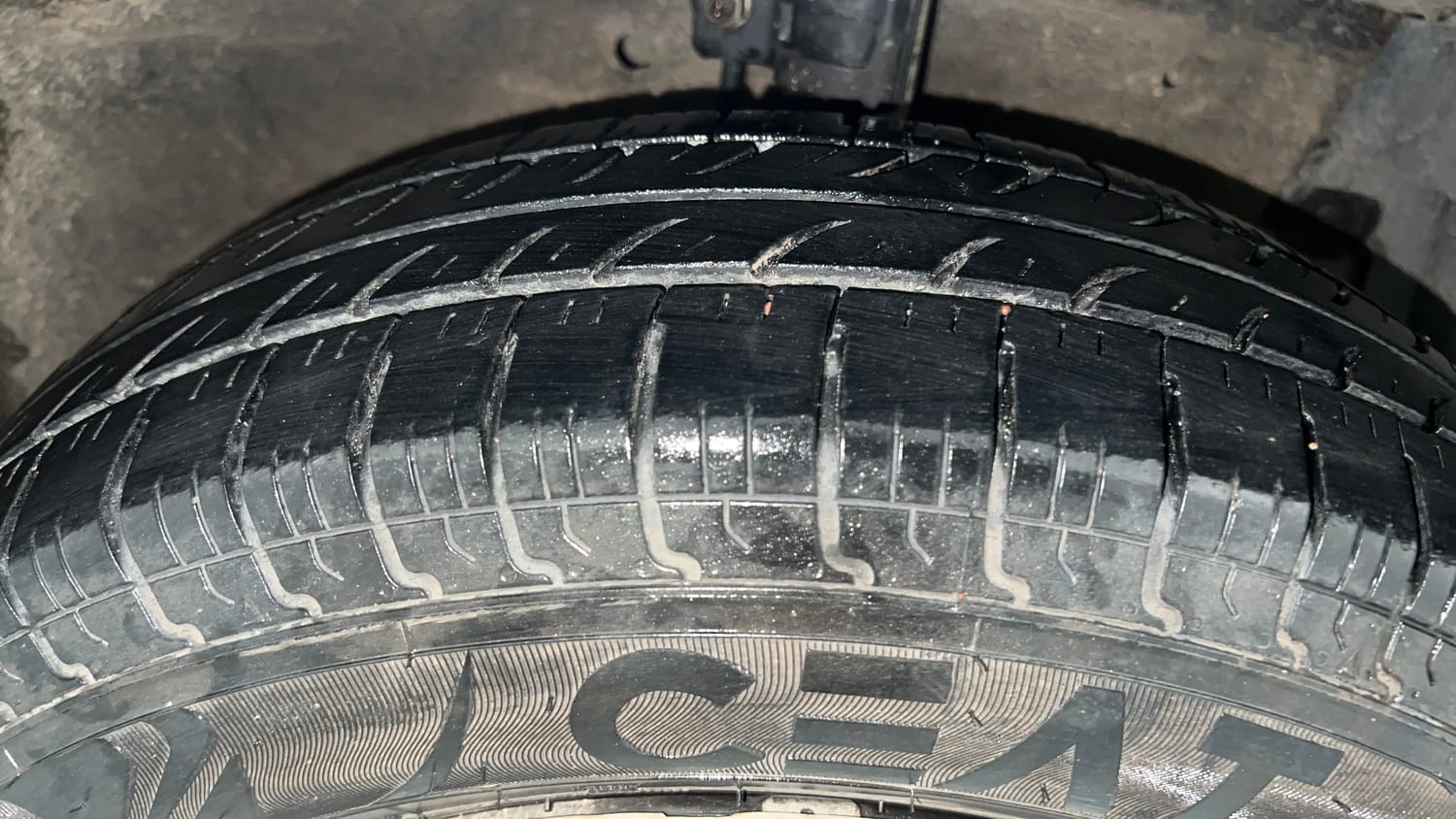 Used 2015 Maruti Suzuki Swift VXi Petrol Manual tyres RIGHT FRONT TYRE TREAD VIEW