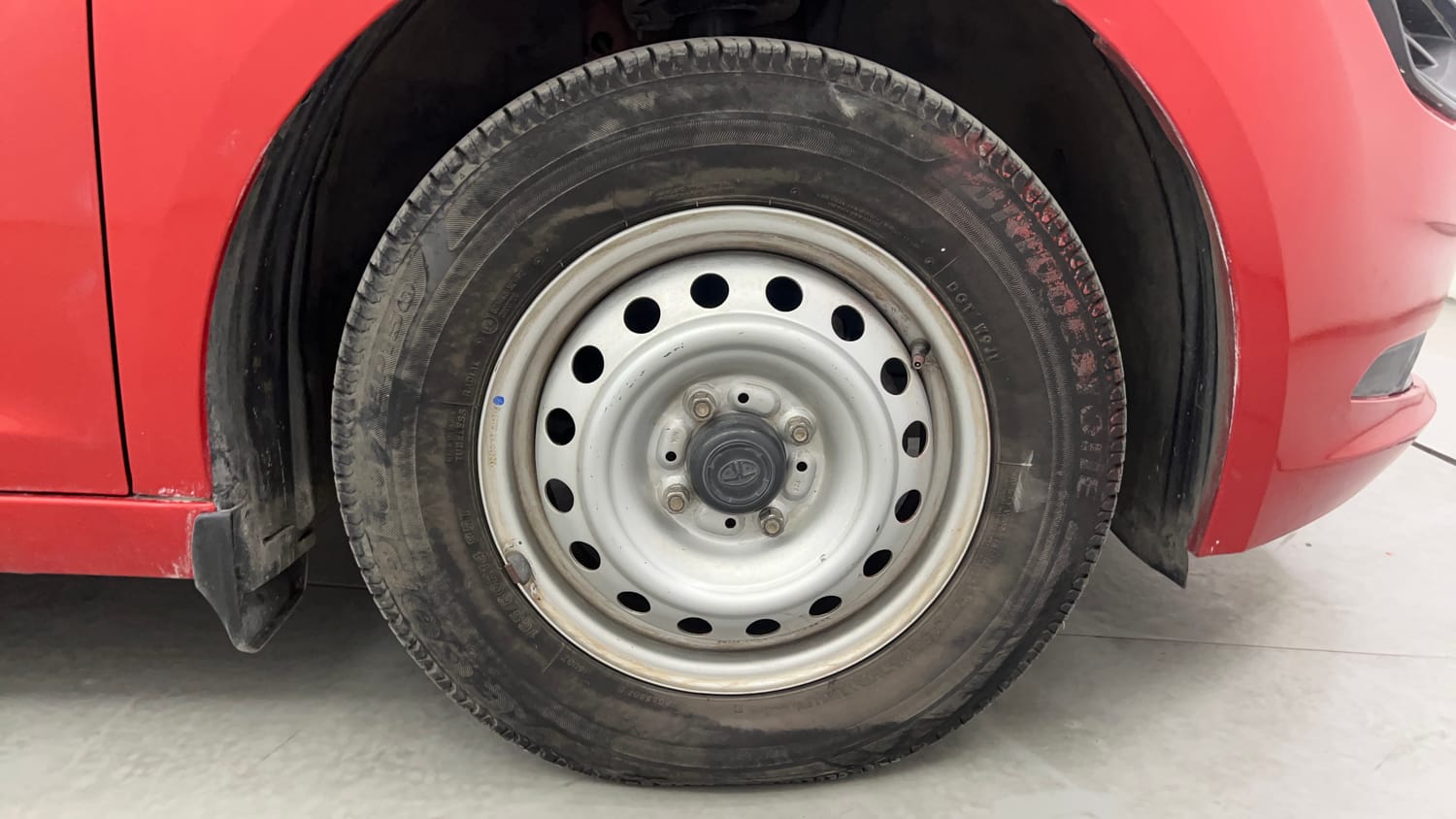 Used 2020 Tata Altroz XE Petrol Petrol Manual tyres RIGHT FRONT TYRE RIM VIEW