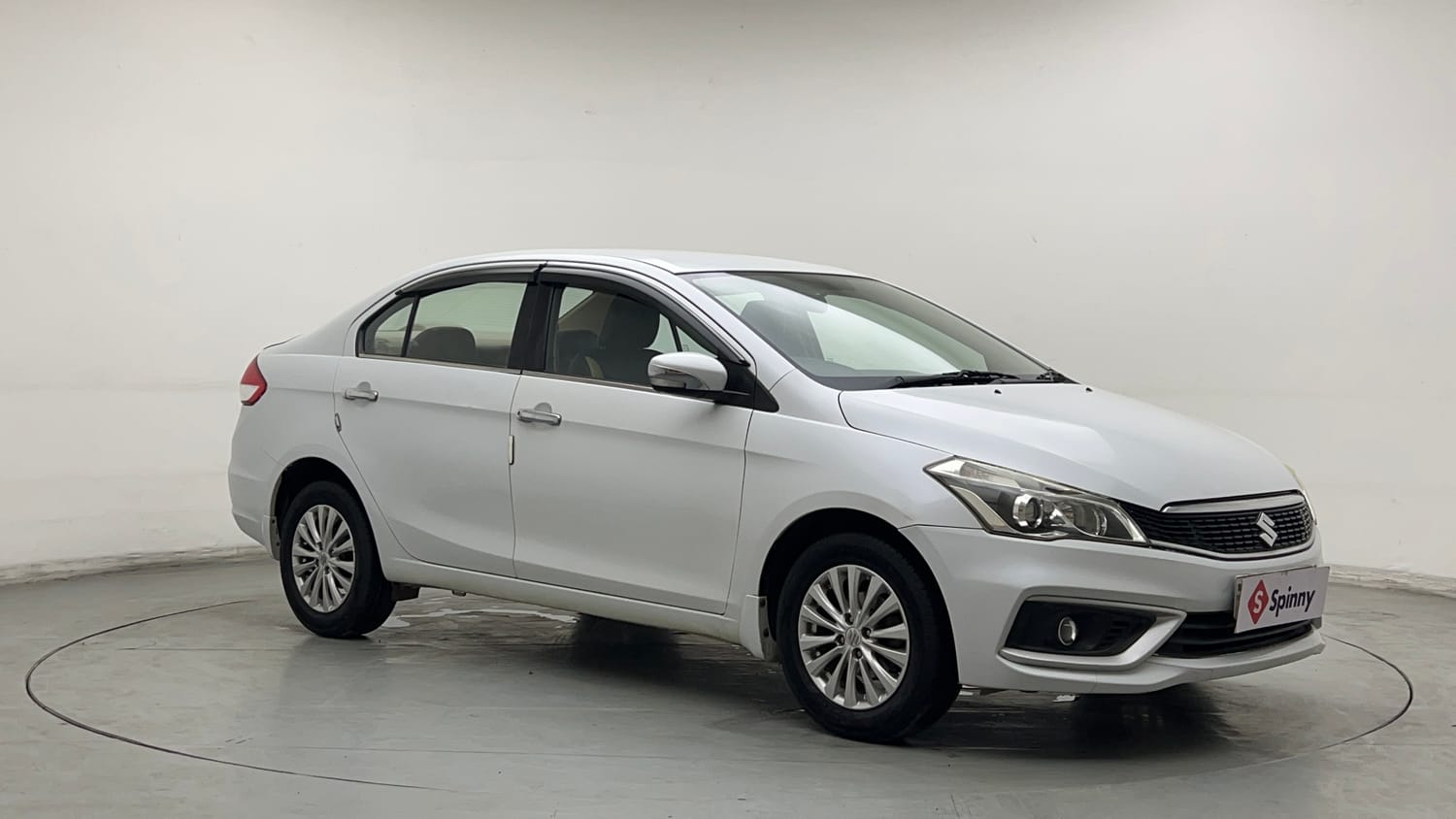 Used 2020 Maruti Suzuki Ciaz Delta 1.5 Petrol Manual exterior RIGHT FRONT CORNER VIEW