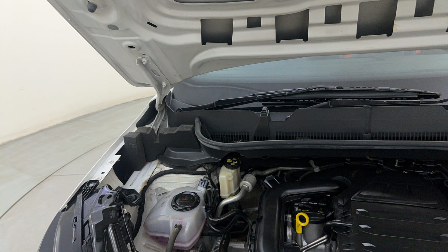 Used 2024 Skoda Kushaq Ambition 1.0L TSI MT Petrol Manual engine ENGINE RIGHT SIDE HINGE & APRON VIEW