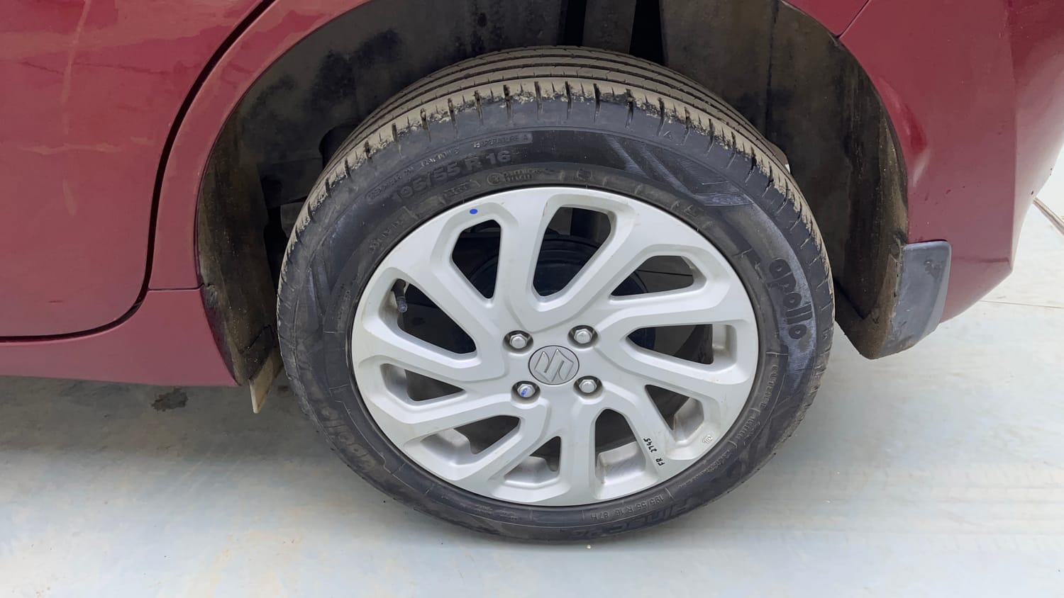 Used 2024 Maruti Suzuki Baleno Zeta AGS Petrol Automatic tyres LEFT REAR TYRE RIM VIEW