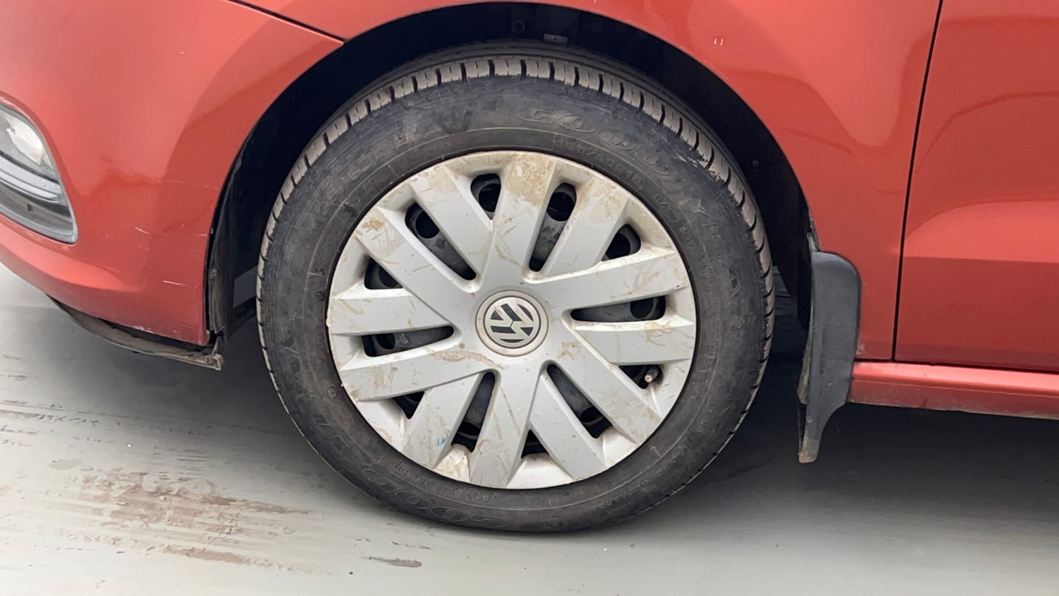 Used 2016 Volkswagen Polo Comfortline 1.2L (P) Petrol Manual tyres LEFT FRONT TYRE RIM VIEW