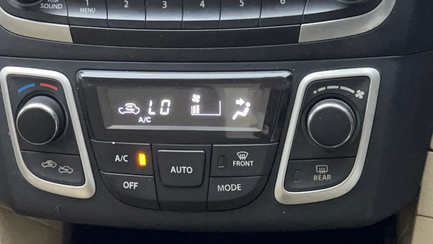 Used 2015 Maruti Suzuki Ciaz VXi+ Petrol Manual top_features Rear defogger