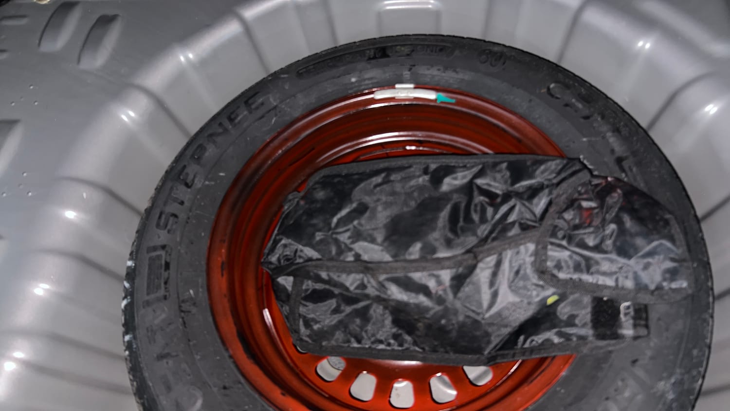 Used 2021 Renault Kiger RXT MT Petrol Manual tyres SPARE TYRE VIEW