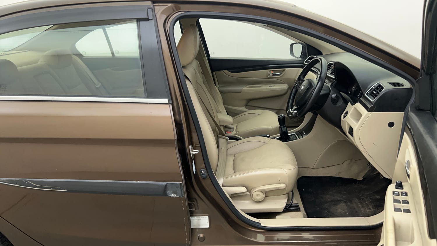 Used 2015 Maruti Suzuki Ciaz ZXI+ Petrol Manual interior RIGHT SIDE FRONT DOOR CABIN VIEW