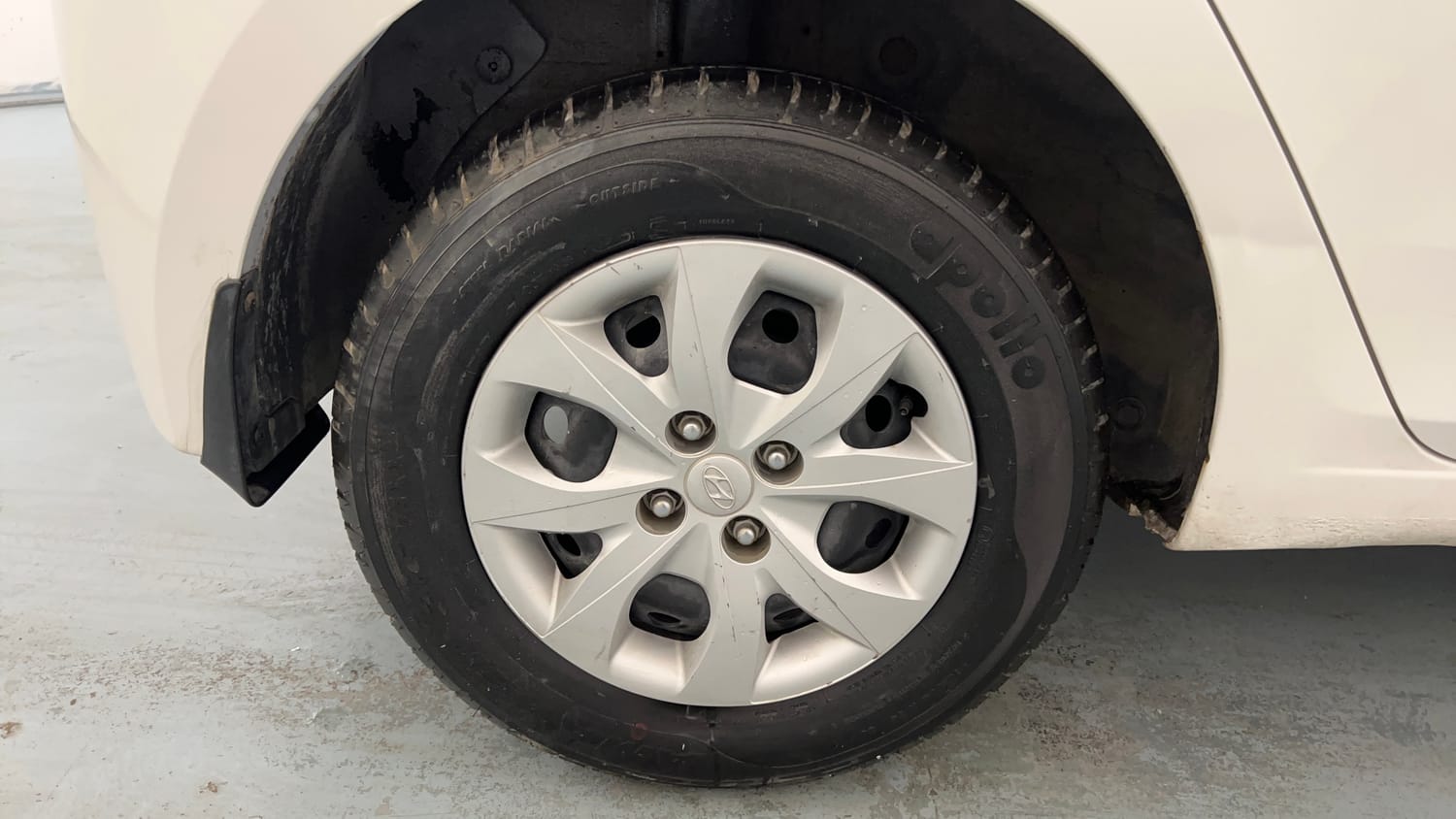 Used 2016 Hyundai Elite i20 Magna 1.2 Petrol Manual tyres RIGHT REAR TYRE RIM VIEW