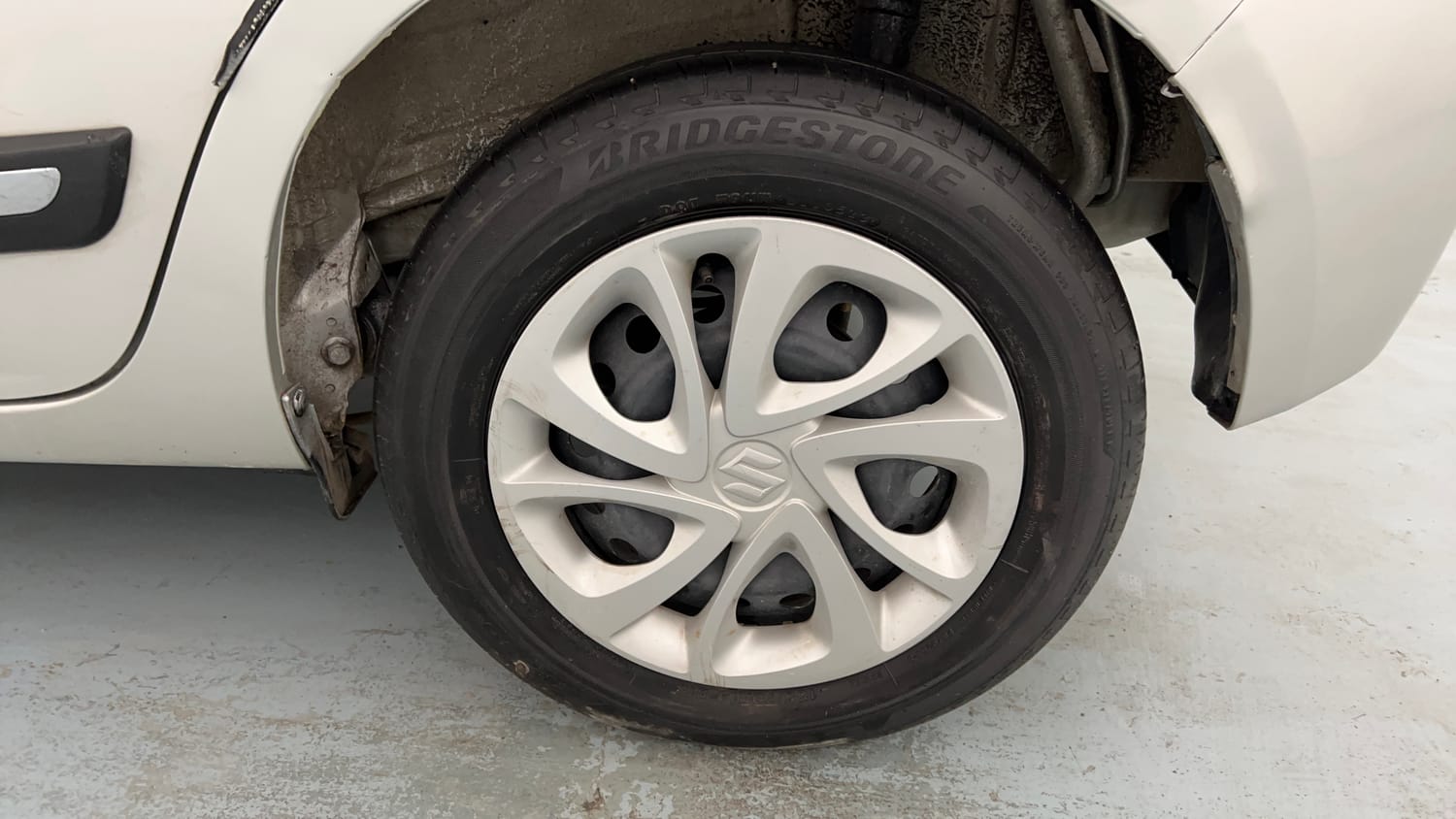 Used 2024 Maruti Suzuki Celerio VXi Petrol Manual tyres LEFT REAR TYRE RIM VIEW
