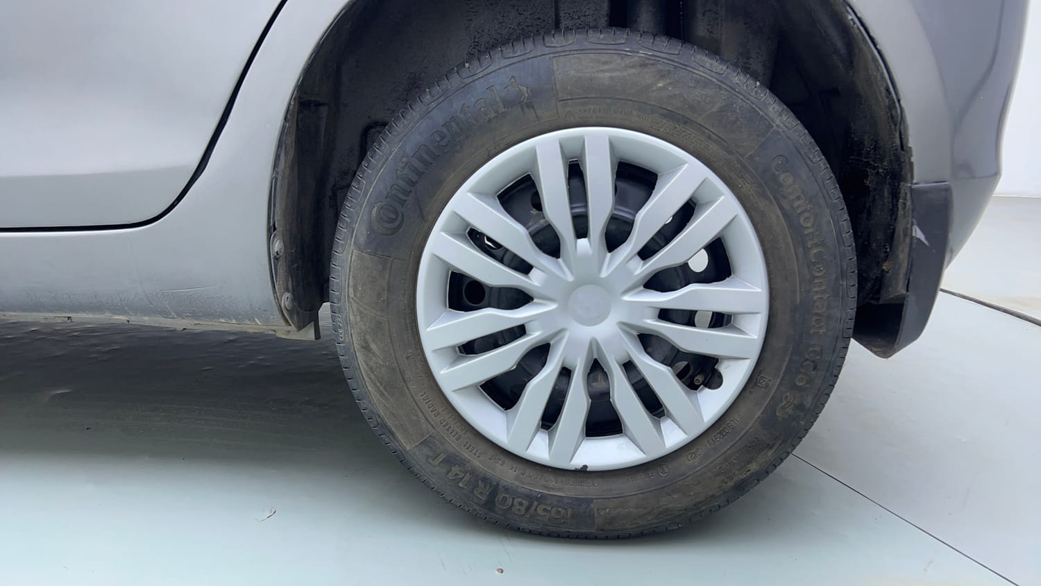 Used 2012 Maruti Suzuki Swift VXi Petrol Manual tyres LEFT REAR TYRE RIM VIEW