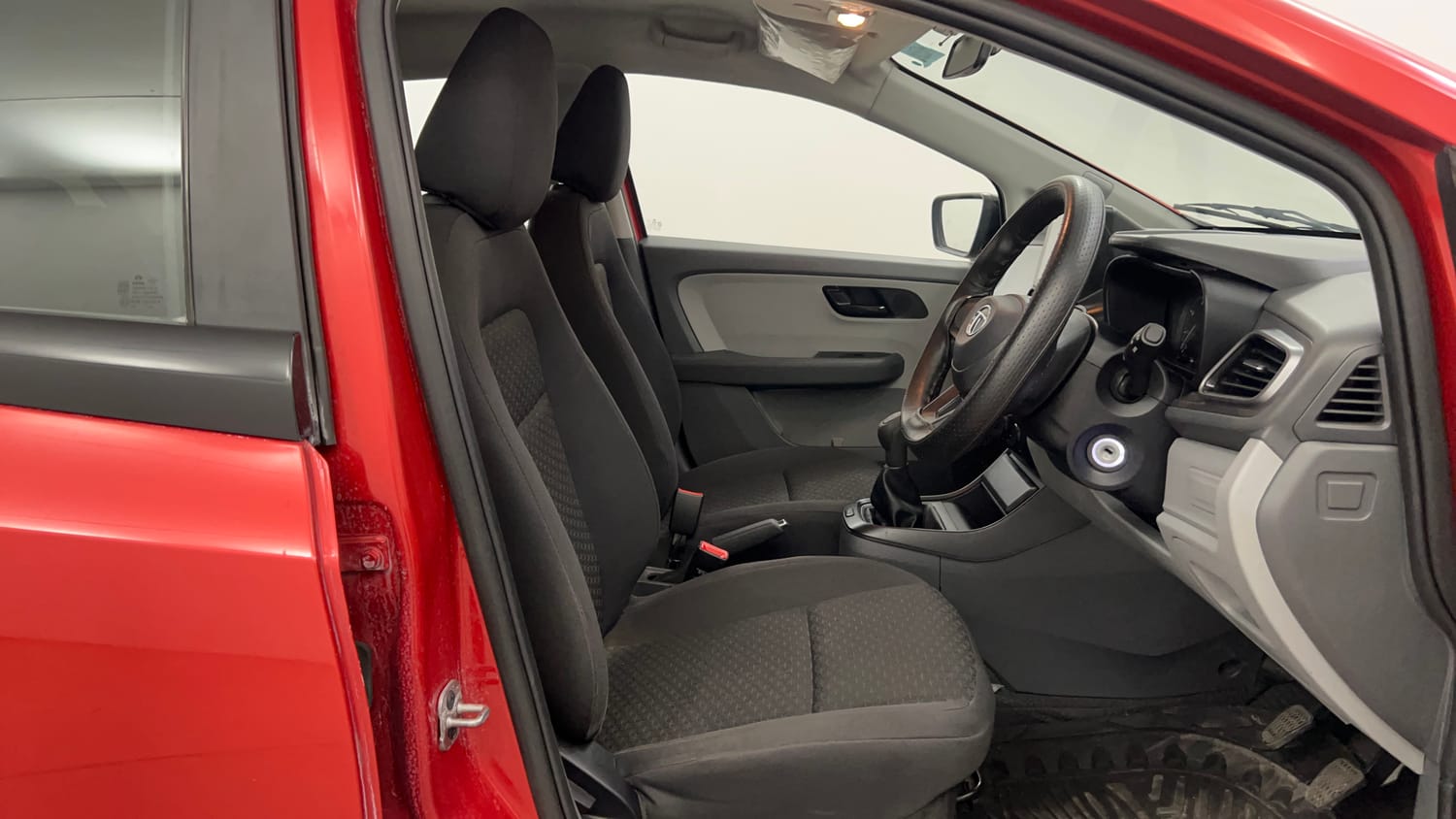 Used 2020 Tata Altroz XE Petrol Petrol Manual interior RIGHT SIDE FRONT DOOR CABIN VIEW