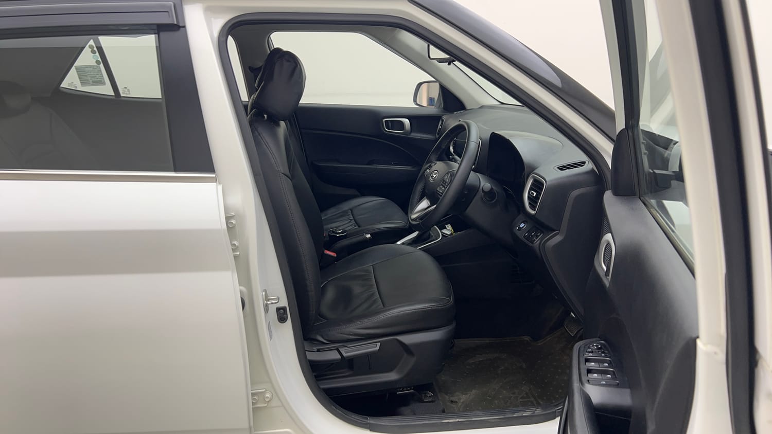 Used 2020 Hyundai Venue SX Plus 1.0 Turbo DCT Petrol Automatic interior RIGHT SIDE FRONT DOOR CABIN VIEW