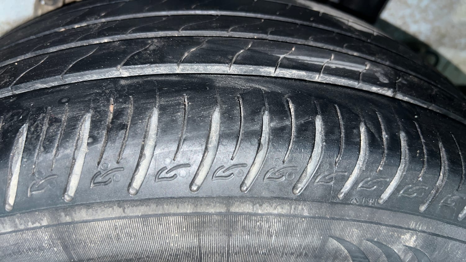 Used 2020 Hyundai Venue SX Plus 1.0 Turbo DCT Petrol Automatic tyres LEFT REAR TYRE TREAD VIEW