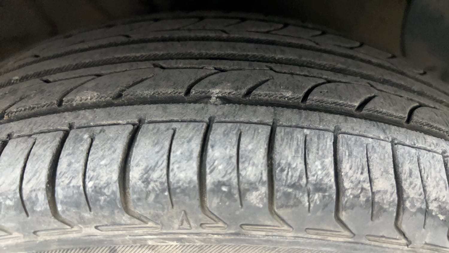 Used 2017 Hyundai Grand i10 Sportz (O) AT 1.2 Kappa VTVT Petrol Automatic tyres RIGHT FRONT TYRE TREAD VIEW