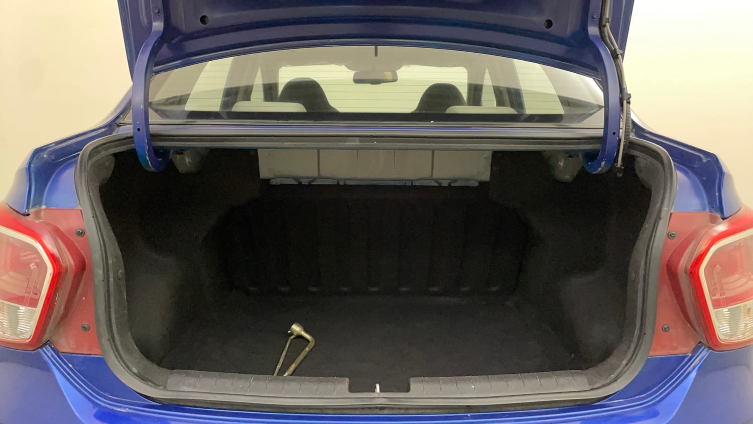 Used 2015 Hyundai Xcent SX 1.2 (O) Petrol Manual interior DICKY INSIDE VIEW