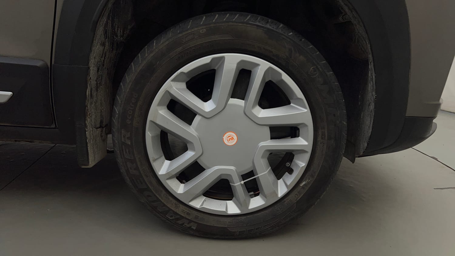 Used 2021 Renault Kiger RXT MT Petrol Manual tyres RIGHT FRONT TYRE RIM VIEW
