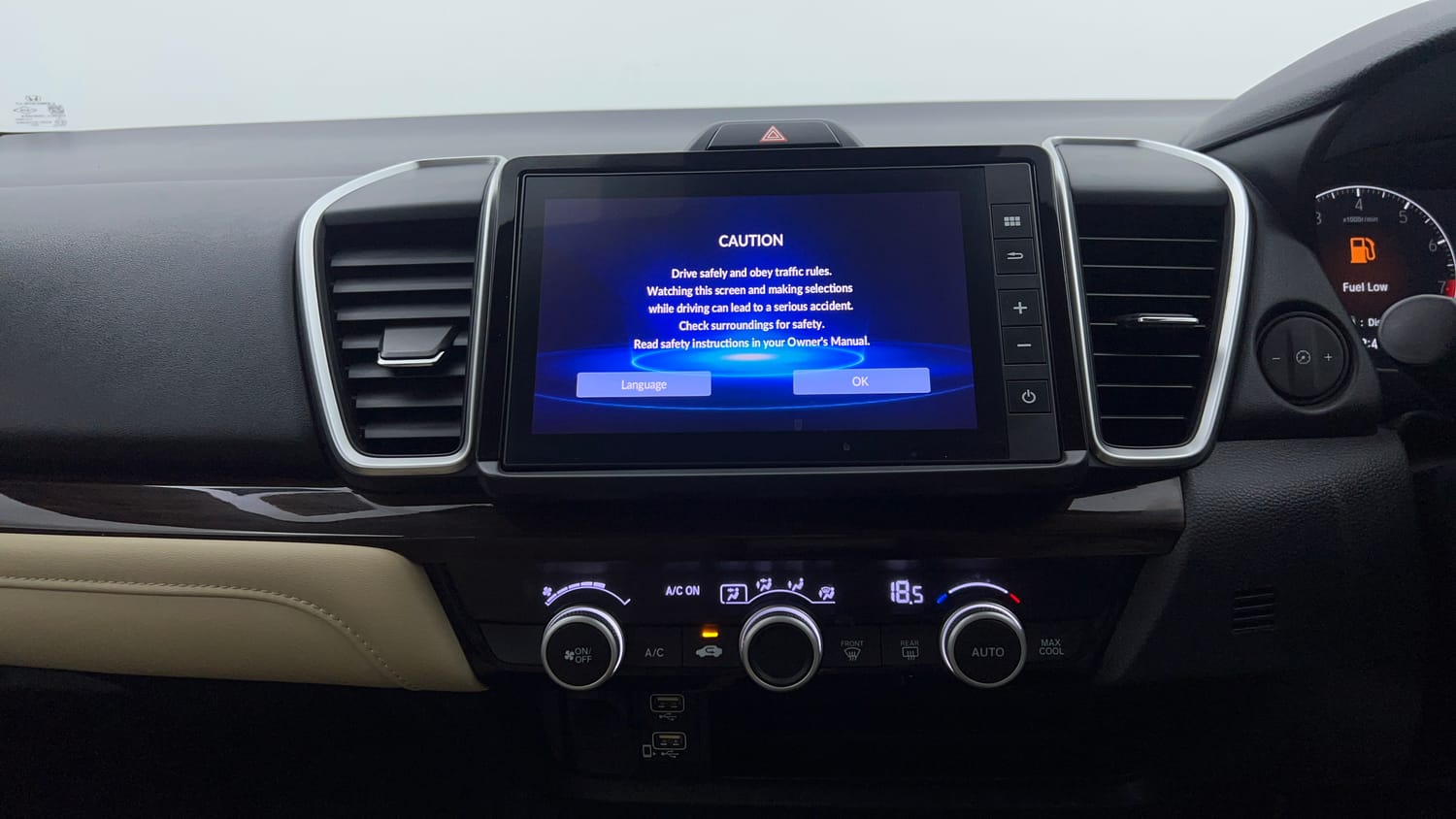 Used 2024 Honda City ZX Petrol CVT Petrol Automatic interior MUSIC SYSTEM & AC CONTROL VIEW