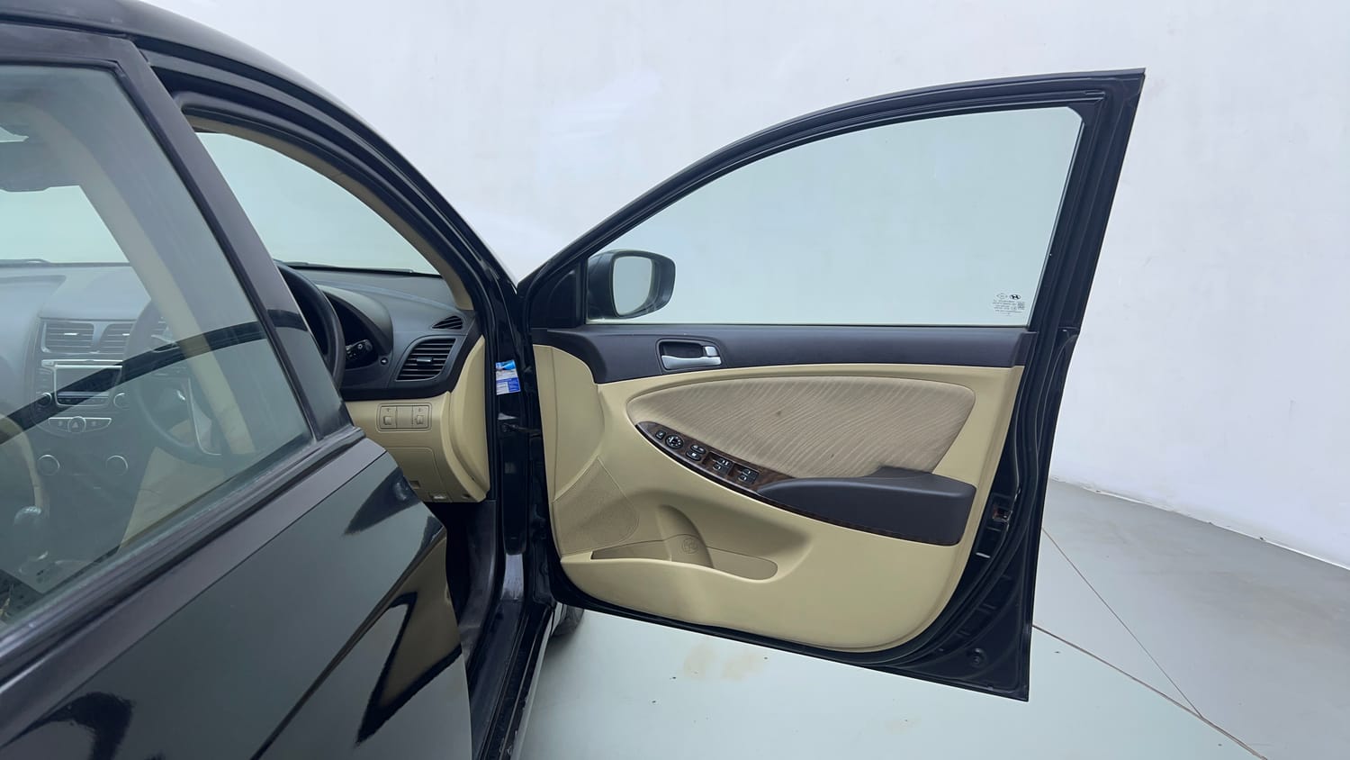 Used 2015 Hyundai Fluidic Verna 4S 1.6 VTVT S(O) Petrol Manual interior RIGHT FRONT DOOR OPEN VIEW