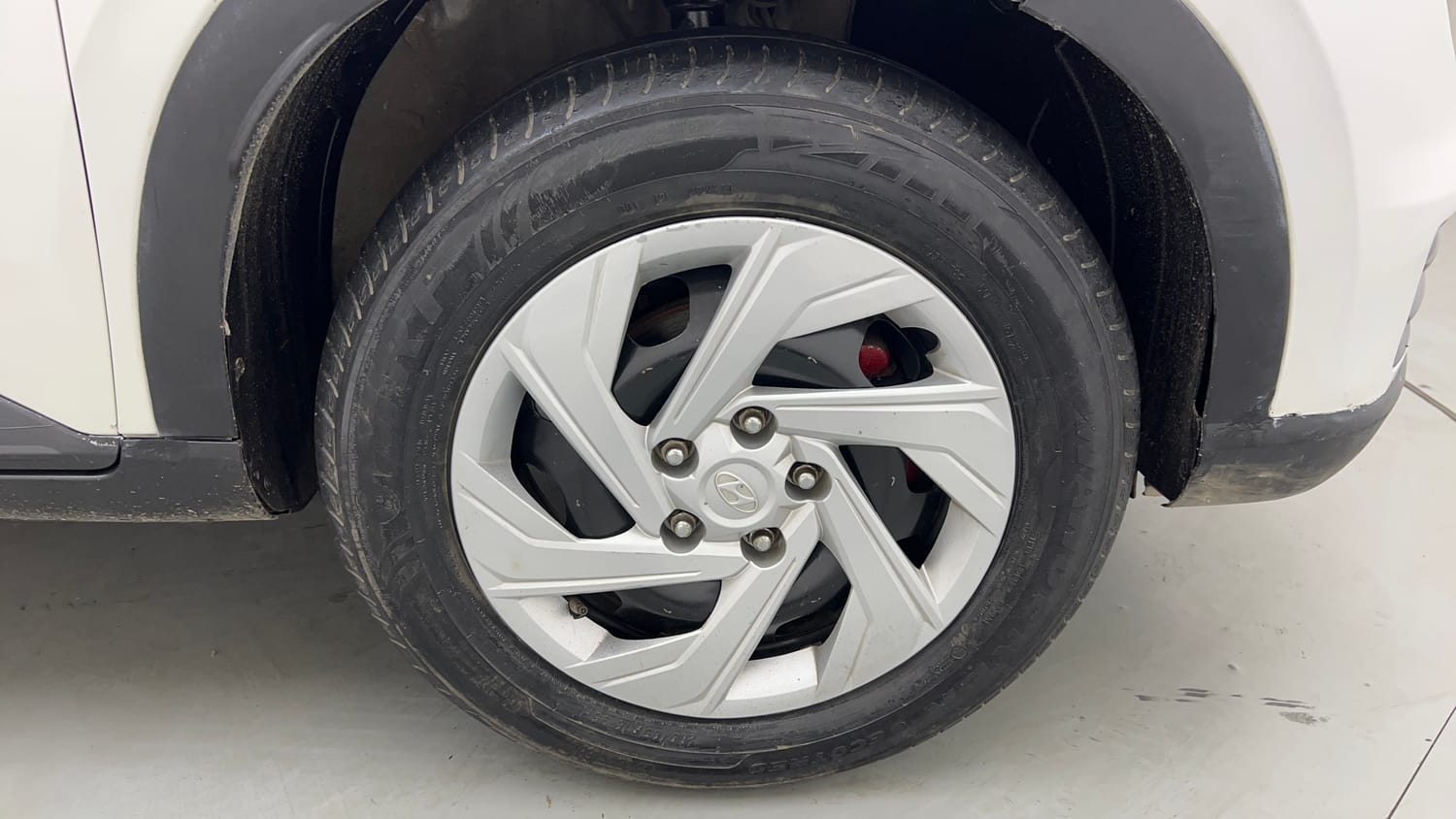 Used 2022 Hyundai Venue S (O) 1.2 Petrol Cng Manual tyres RIGHT FRONT TYRE RIM VIEW