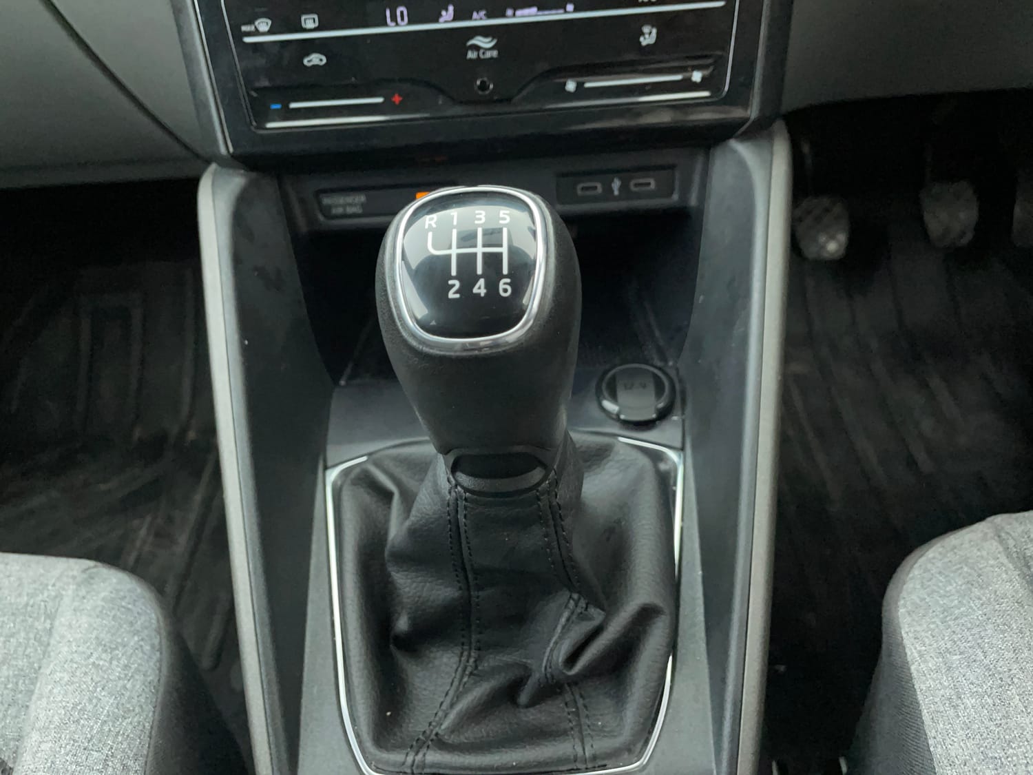 Used 2025 Skoda Kylaq Signature+ 1.0 TSI Petrol Manual interior GEAR  KNOB VIEW