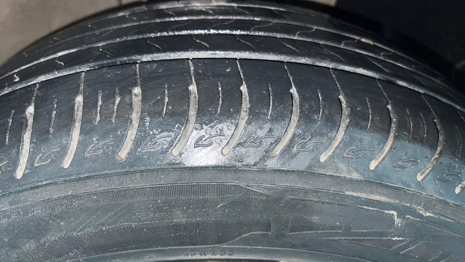 Used 2022 Hyundai Venue S (O) 1.2 Petrol Cng Manual tyres RIGHT FRONT TYRE TREAD VIEW