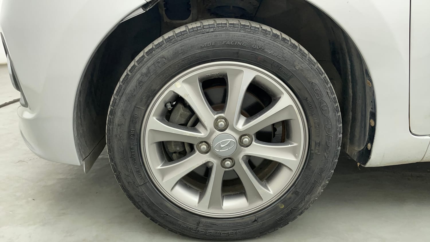 Used 2016 Hyundai Grand i10 Asta 1.2 Kappa VTVT Petrol Manual tyres LEFT FRONT TYRE RIM VIEW