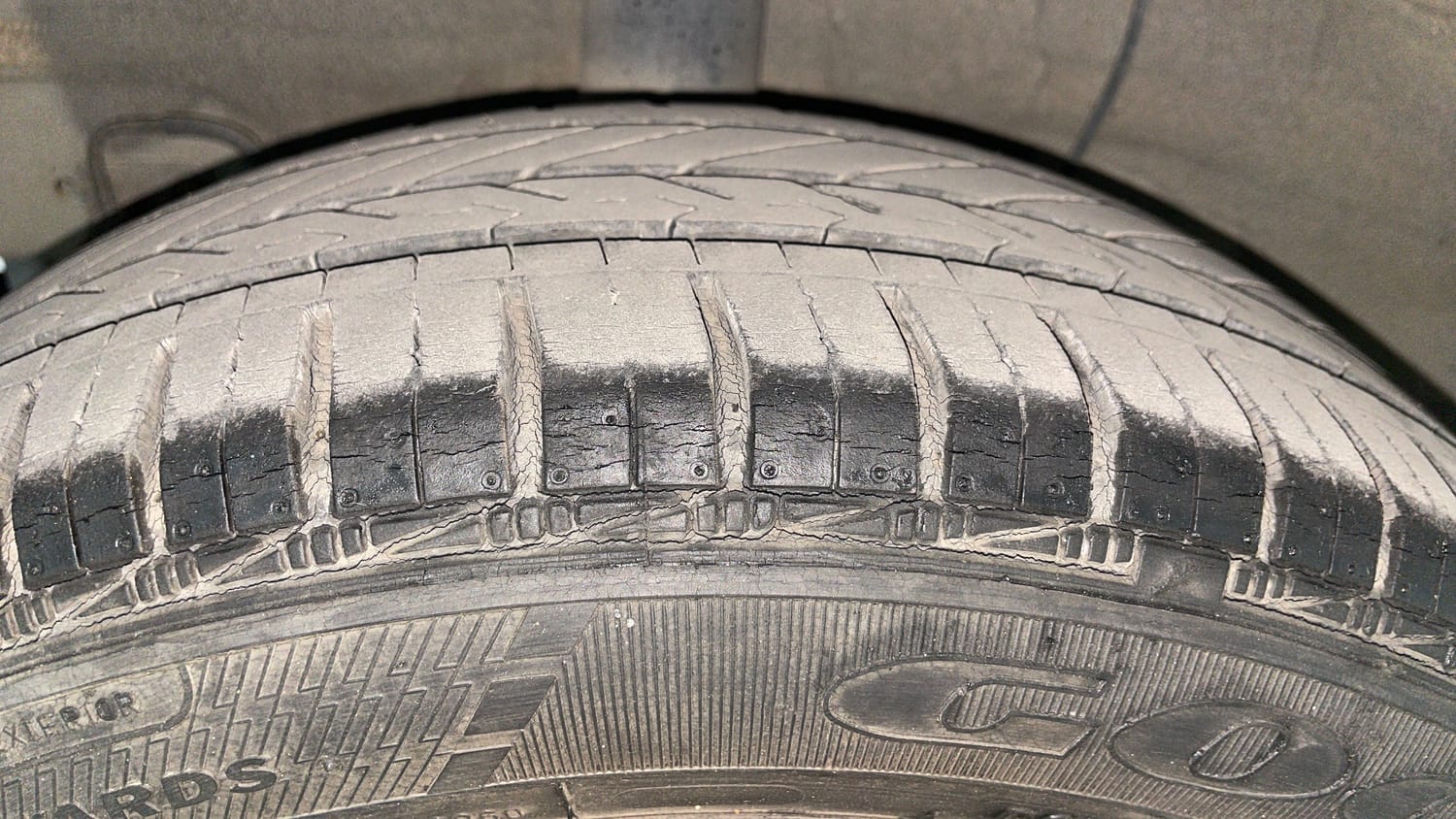Used 2016 Hyundai Grand i10 Asta 1.2 Kappa VTVT Petrol Manual tyres RIGHT REAR TYRE TREAD VIEW