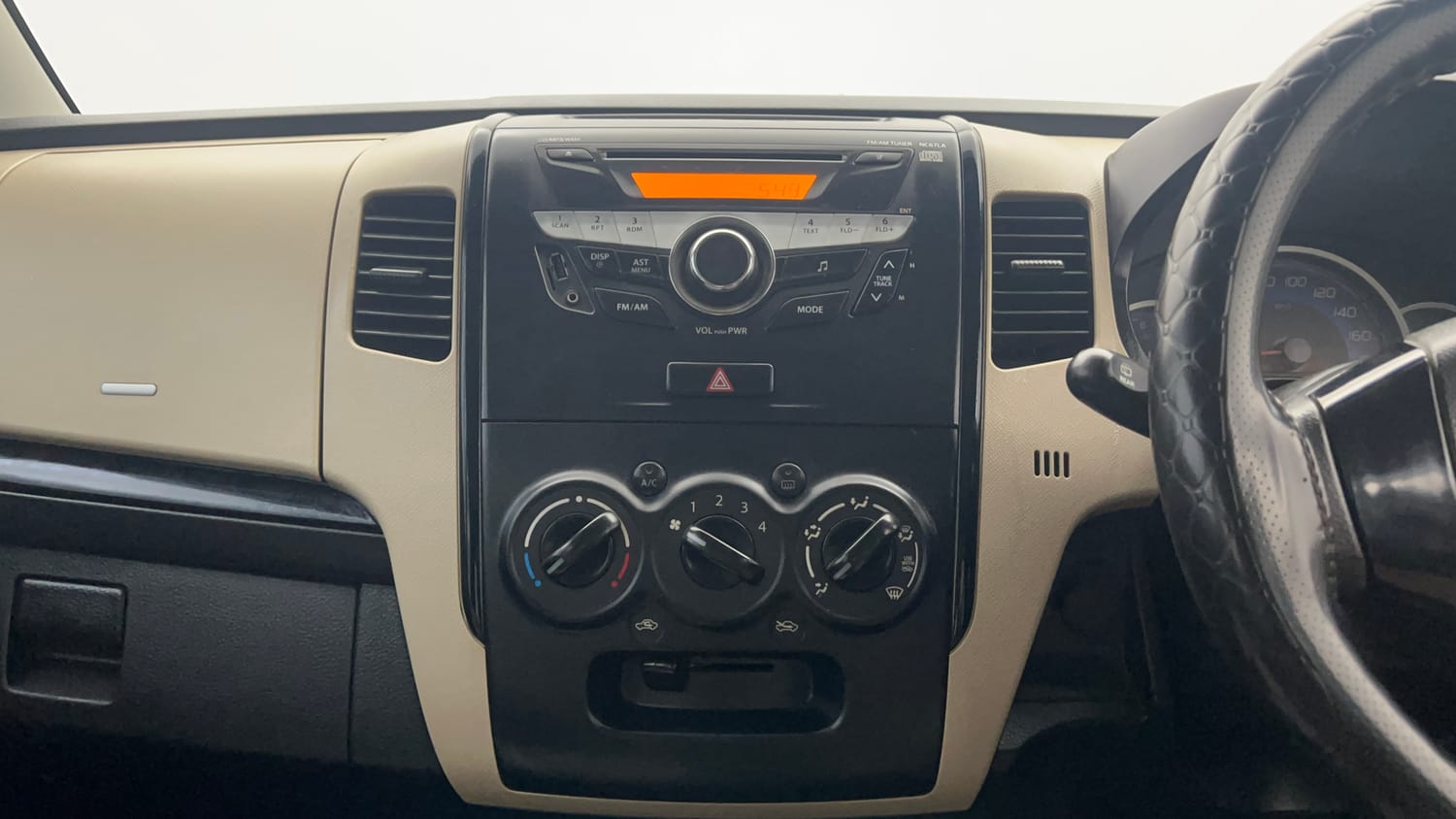 Used 2017 Maruti Suzuki Wagon R VXI Petrol Manual top_features Integrated (in-dash) music system