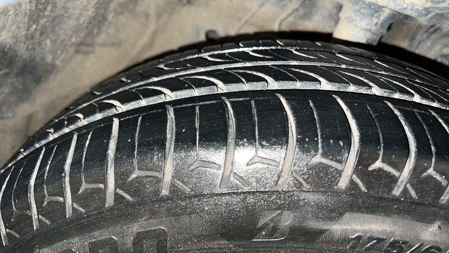 Used 2015 Honda City VX Petrol Manual tyres RIGHT FRONT TYRE TREAD VIEW