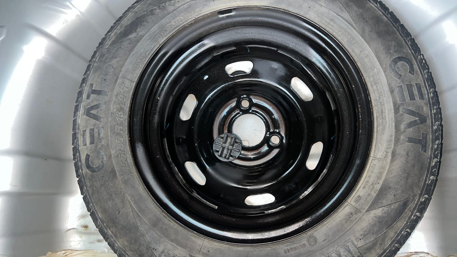 Used 2018 Datsun Redi-GO T(O) 1.0 AMT Petrol Automatic tyres SPARE TYRE VIEW