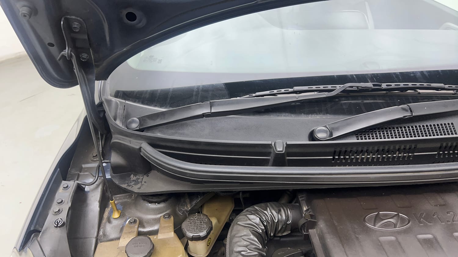 Used 2020 Hyundai Grand i10 Nios Sportz AMT 1.2 Kappa VTVT Petrol Automatic engine ENGINE RIGHT SIDE HINGE & APRON VIEW