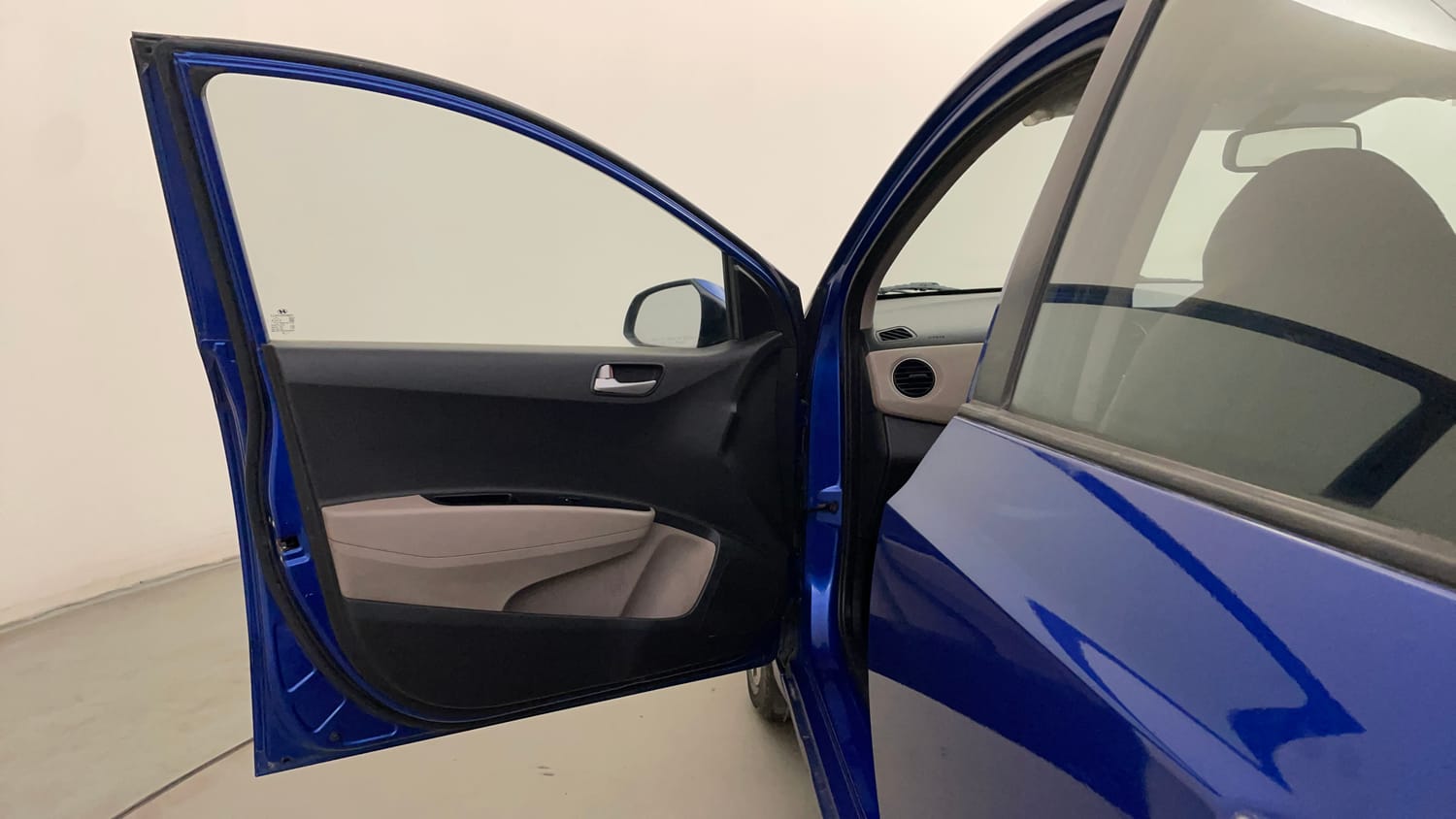 Used 2015 Hyundai Xcent SX 1.2 (O) Petrol Manual interior LEFT FRONT DOOR OPEN VIEW