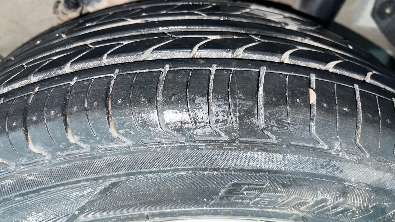 Used 2022 Hyundai Venue S (O) 1.2 Petrol Cng Manual tyres LEFT REAR TYRE TREAD VIEW