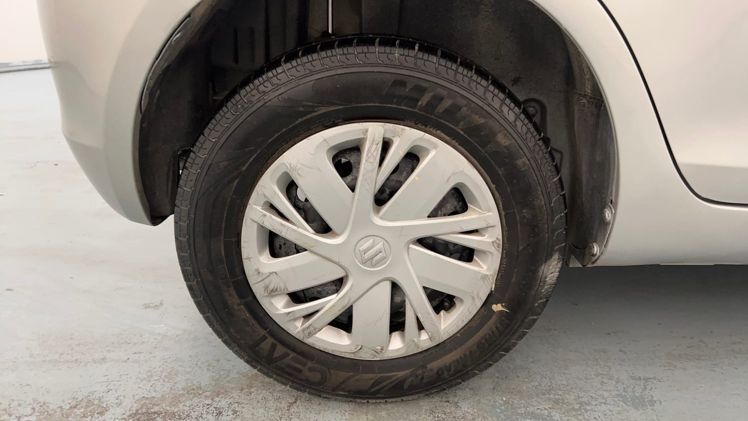 Used 2015 Maruti Suzuki Swift VXi Petrol Manual tyres RIGHT REAR TYRE RIM VIEW
