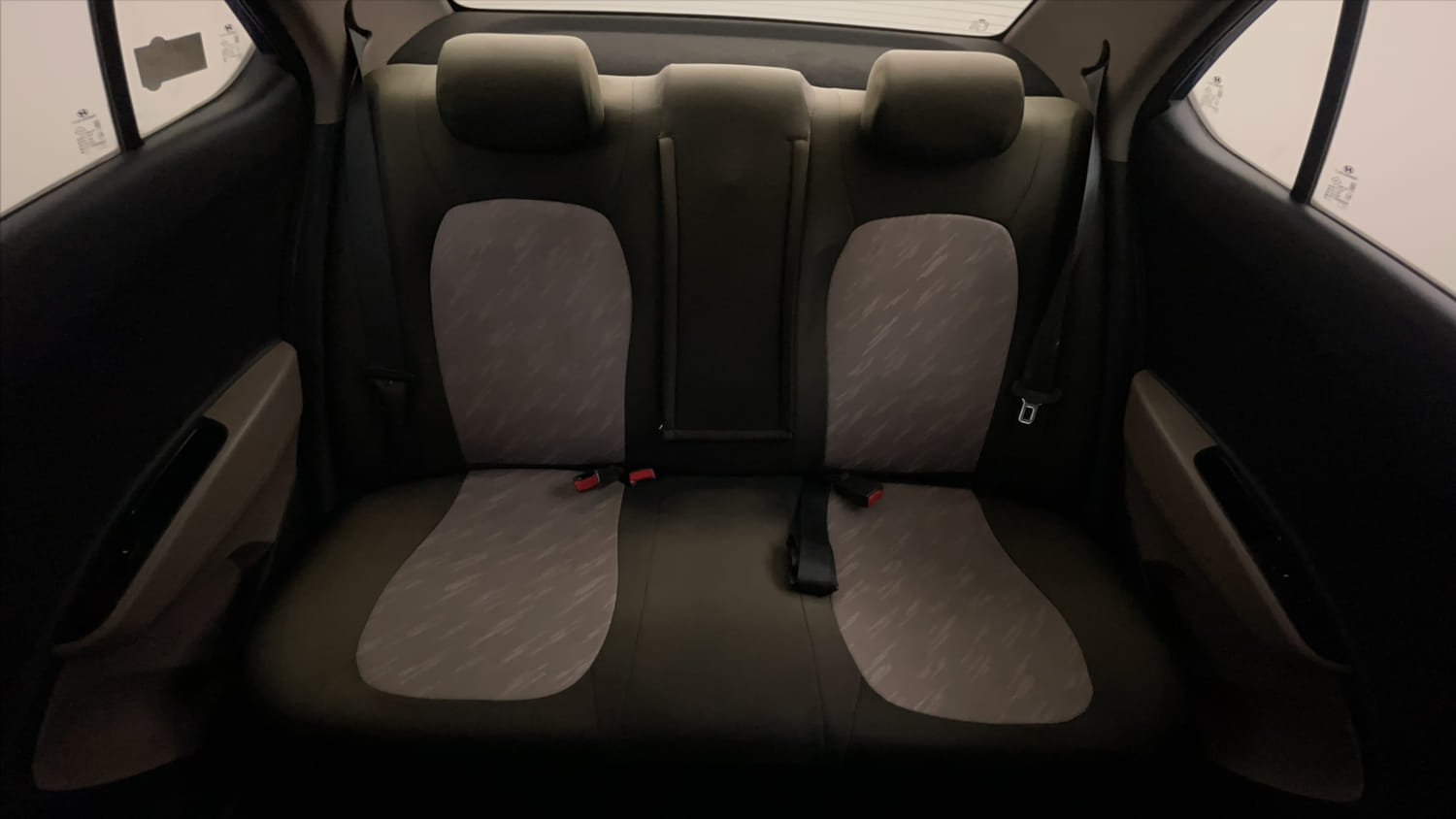 Used 2015 Hyundai Xcent SX 1.2 (O) Petrol Manual interior REAR SEAT CONDITION VIEW