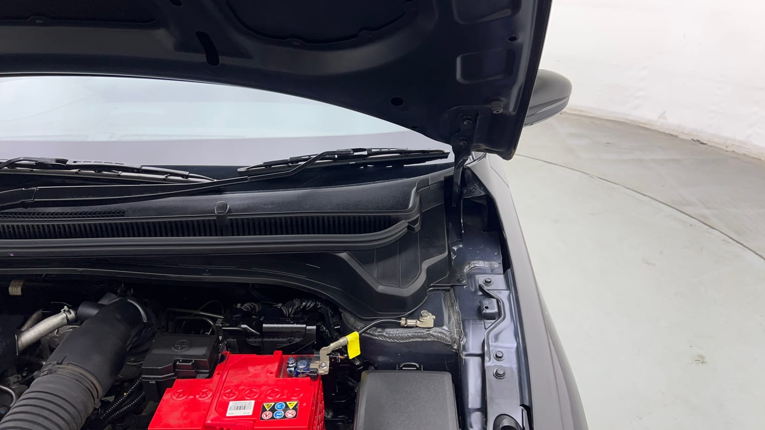 Used 2023 Hyundai i20 N Line N8 1.0 Turbo DCT Petrol Automatic engine ENGINE LEFT SIDE HINGE & APRON VIEW
