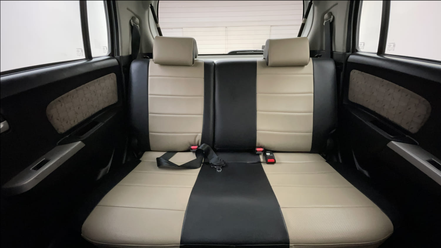 Used 2016 Maruti Suzuki Wagon R VXI Petrol Manual interior REAR SEAT CONDITION VIEW