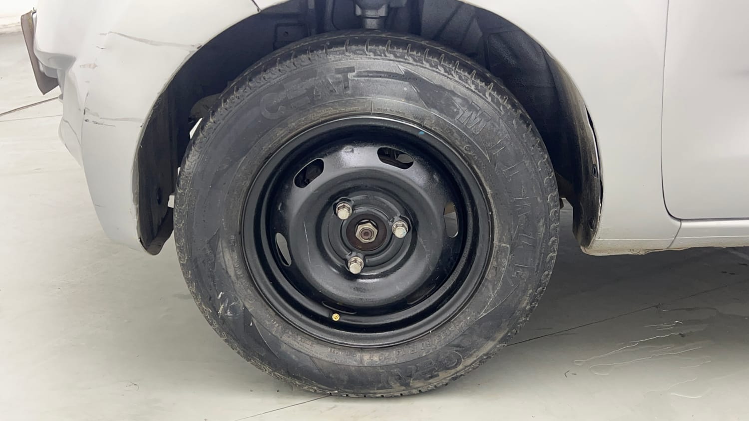 Used 2018 Datsun Redi-GO T(O) 1.0 AMT Petrol Automatic tyres LEFT FRONT TYRE RIM VIEW