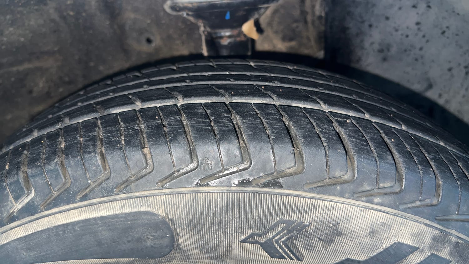 Used 2021 Maruti Suzuki Wagon R 1.0 LXi 1.0 Petrol Manual tyres RIGHT FRONT TYRE TREAD VIEW